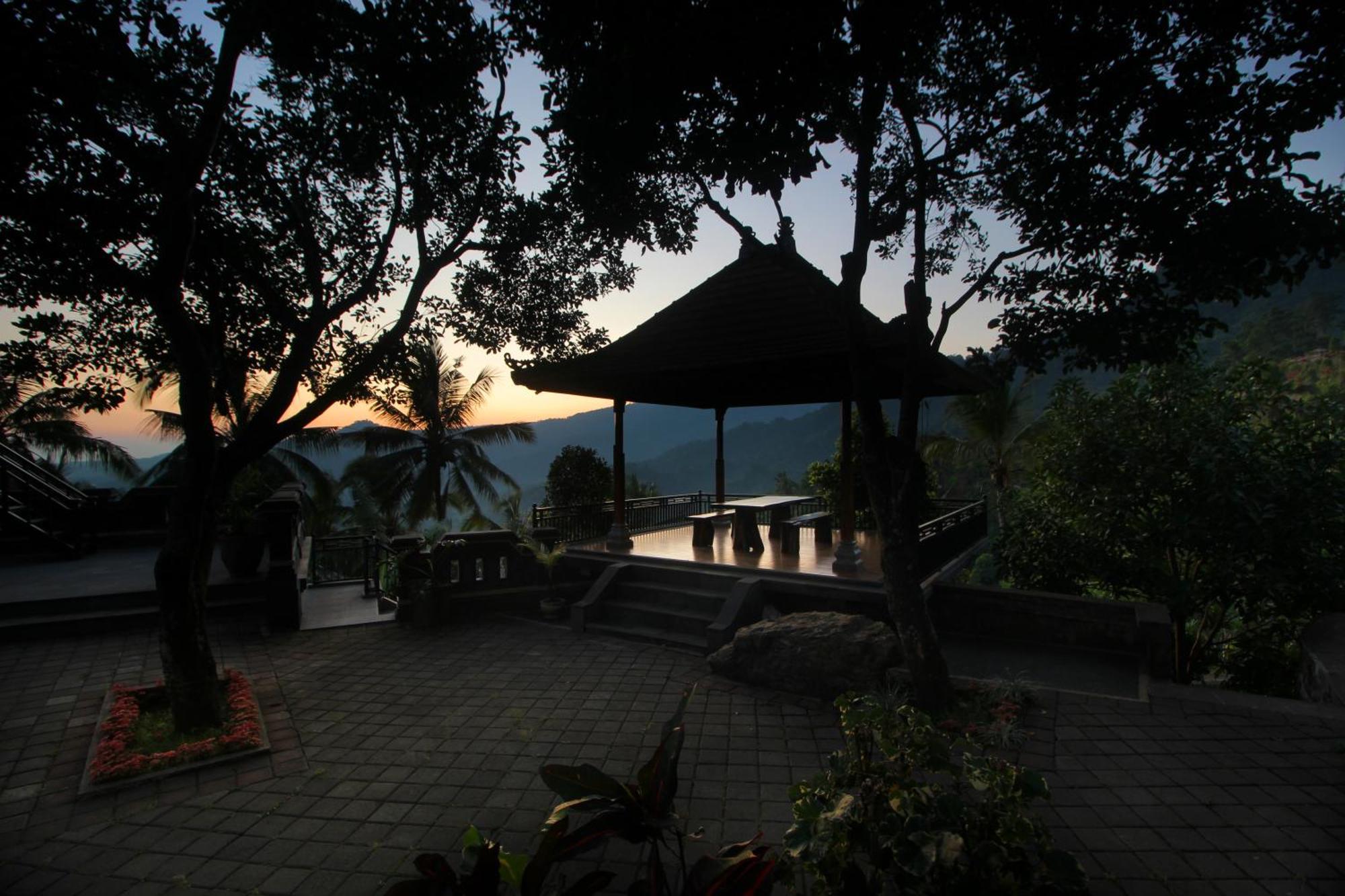 Rostika Hotel Sekumpul Pabean Buleleng Exterior foto